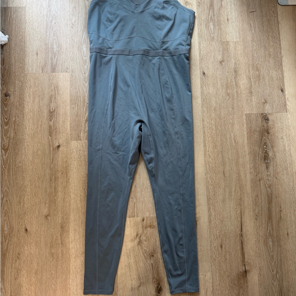 Fabletics Stormcloud Seamless Scoop Back Jumpsuit… - image 3